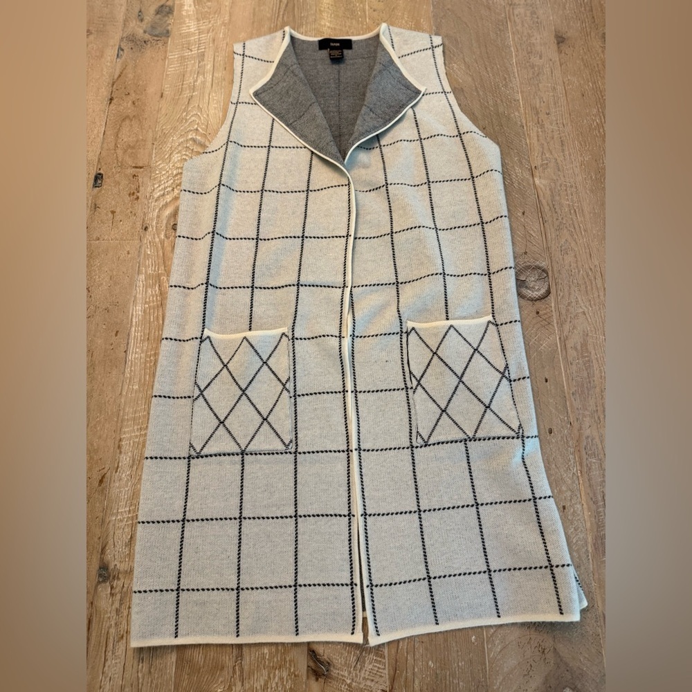 Rain Woman’s Cream and Grey Sleeveless Cadigan Size S